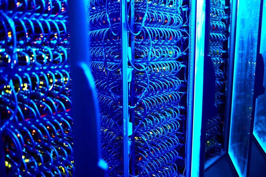 [派克漢尼汾]打造數據中心的“綠色低碳密碼”：液冷